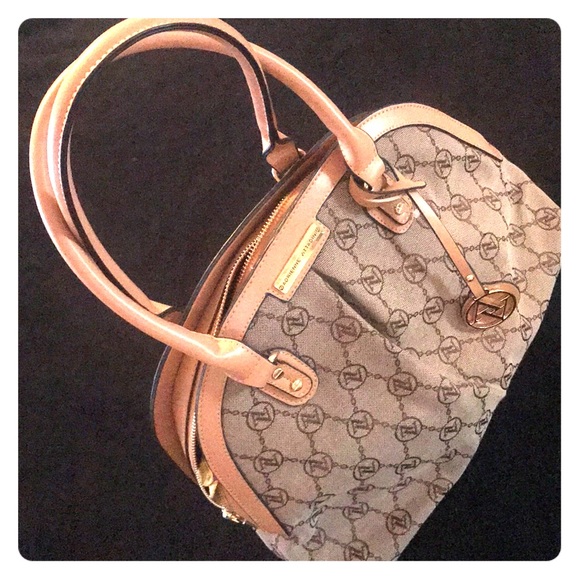 Beautiful Adrienne Vittadinio shoulder purse - Picture 1 of 5